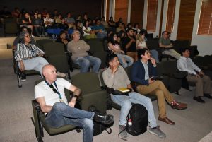Auditorio de Geología: La comunidad académica y estudiantil asiste a la charla denominada *Beyond Traditional Methods: Cosmic-Ray Muography in Mineral Exploration, Mining and Planetary Research.