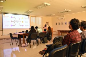 Charla de la Dra. Nancy Alvarado a estudiantes del Magister de Metalurgia