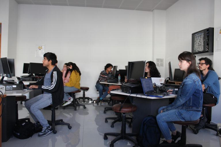 Estudiantes y egresados de Geología fortalecen sus competencias en modelamiento hidrogeoquímico con Phreeqc